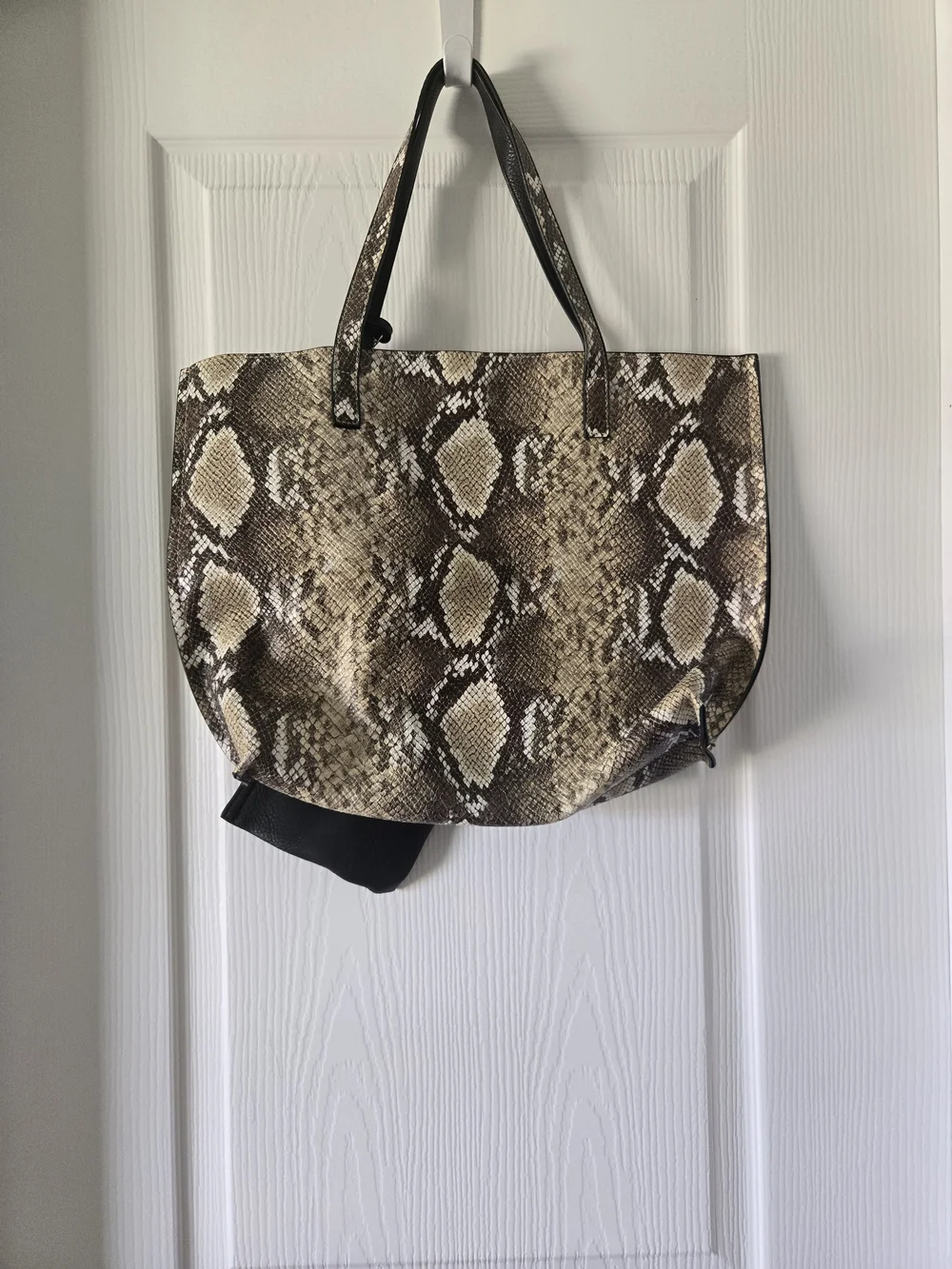 Snake-Print Tote Bag with Black Pouch - Stylish Women’s Shoulder Bag